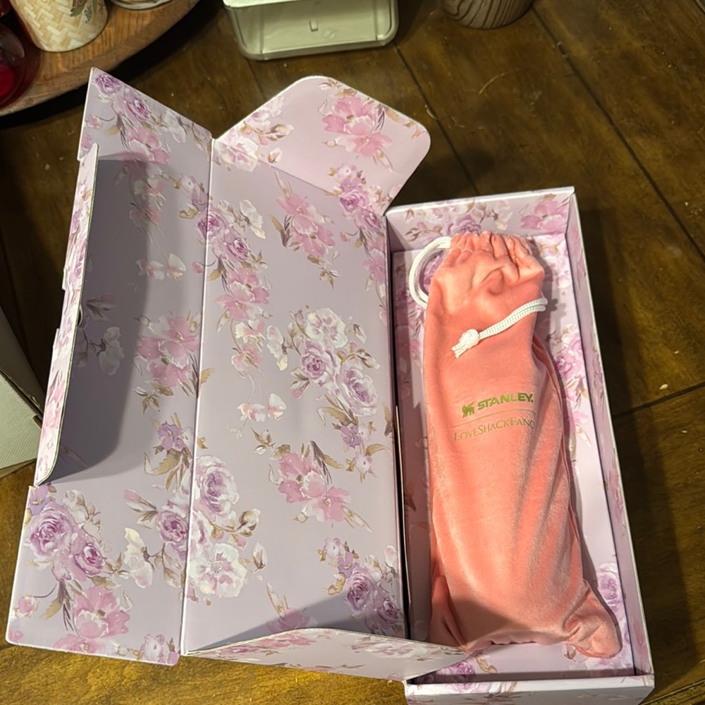 New in box Love shack fancy Stanley - 20oz slim bottle.